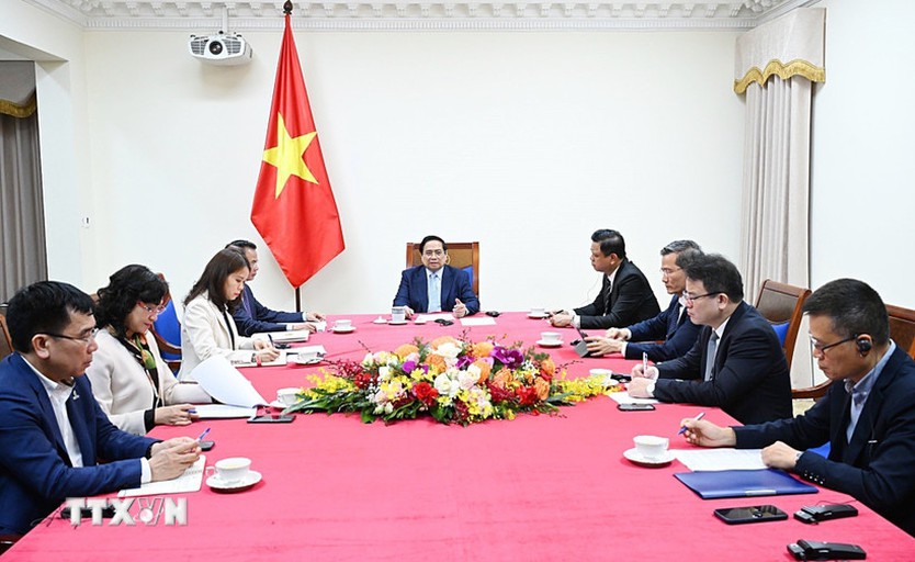 Thủ tướng điện đàm với Tổng thống Các Tiểu vương quốc Arab thống nhất - Ảnh 1.
