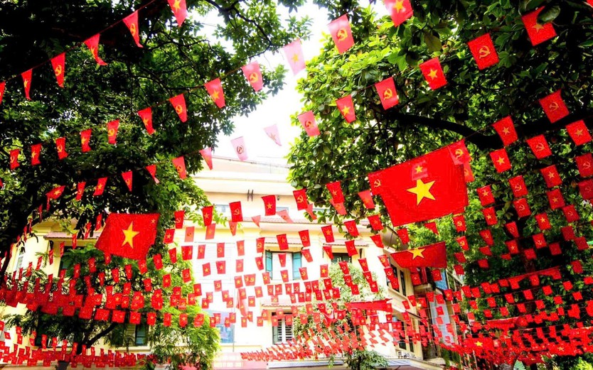 Thông báo treo cờ Tổ quốc chào mừng ngày bầu cử - Ảnh 1.
