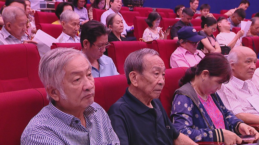 Tổ đại biểu Quốc hội đơn vị số 7 và tổ đại biểu HĐND đơn vị số 18 tiếp xúc cử tri phường Vĩnh Hội, TP. Hồ Chí Minh - Ảnh 5.