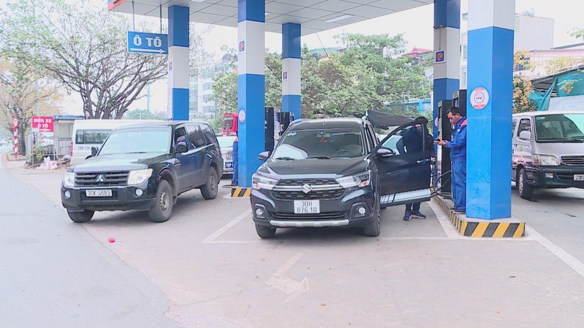 Mạnh tay chi quỹ bình ổn để "hạ nhiệt" cơn sốt xăng dầu. - Ảnh 3.