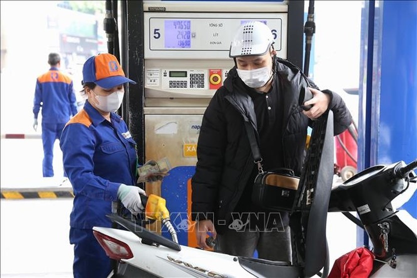 Thị trường ngày 15/3/2026: Giá vàng giảm mạnh ở cả hai chiều, xăng tuần biến động quanh mốc 100 USD/thùng - Ảnh 3.