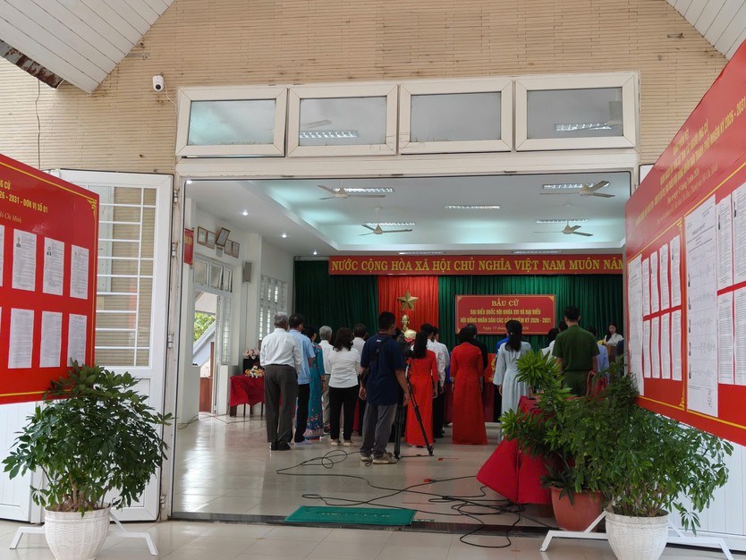 Cử tri đặc khu Côn Đảo nô nức trong ngày hội bầu cử - Ảnh 5.