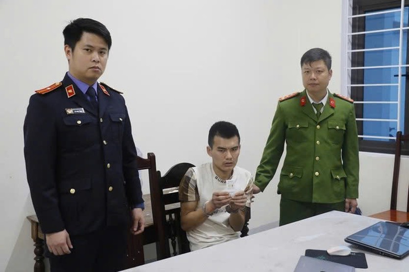 Kẻ bịt mặt xông vào phòng tập thể dục cướp dây chuyền bị bắt - Ảnh 1.