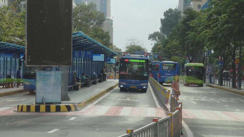 Xe buýt điện "phủ sóng" thêm 9 tuyến tại TP. Hồ Chí Minh: Hướng tới giao thông xanh 2030 - Ảnh 1.