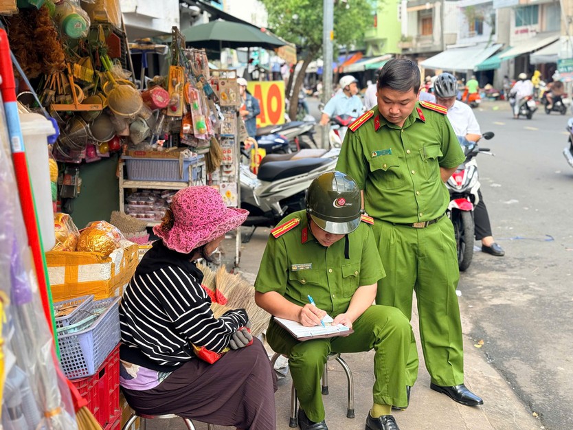 Quản lý vỉa hè tp . Hcm: Tái lập mỹ quan đô thị năm 2026 - Ảnh 3.