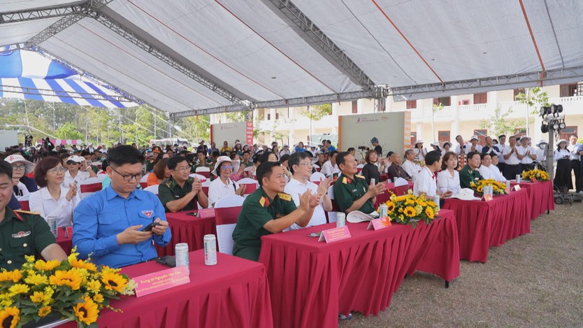 Saigon Co.op tổ chức “phiên chợ nghĩa tình biển đảo” tại đặc khu côn đảo - Ảnh 2.