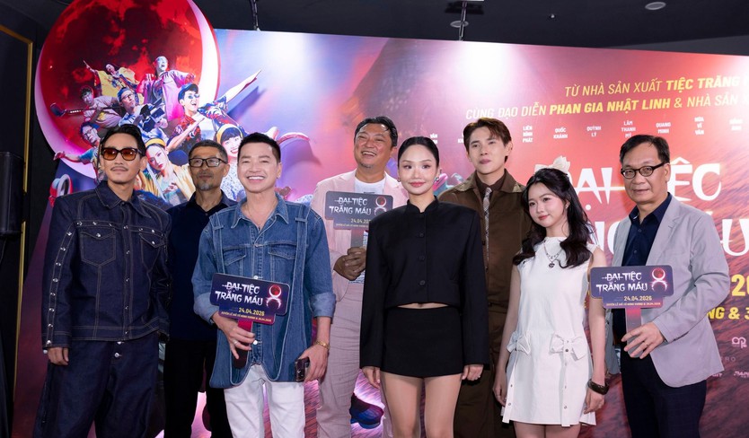 Đại tiệc trăng máu 8 - Ảnh 1.