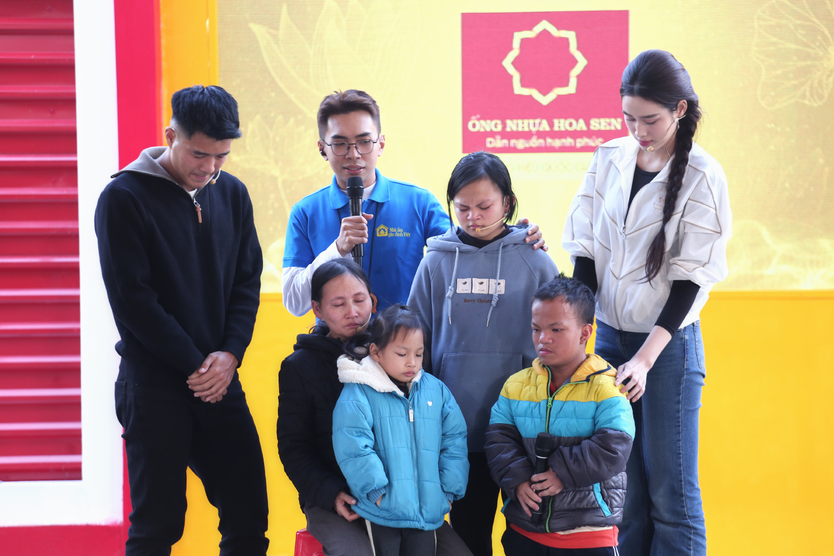 Mái ấm gia đình Việt: Chồng qua đời, người vợ bệnh tật gồng gánh nuôi ba con nhỏ - Ảnh 9.