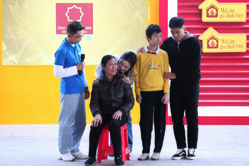 Mái ấm gia đình Việt: Cậu bé mồ côi chỉ mong có tiền mua thuốc cho ông bà - Ảnh 8.