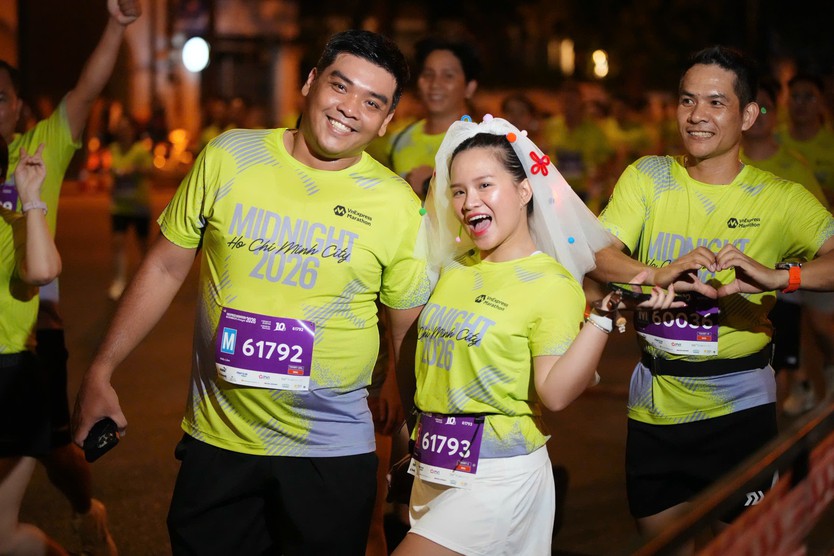 13.000 runner “thắp sáng” trung tâm TP. Hồ Chí Minh giữa đêm khuya - Ảnh 10.