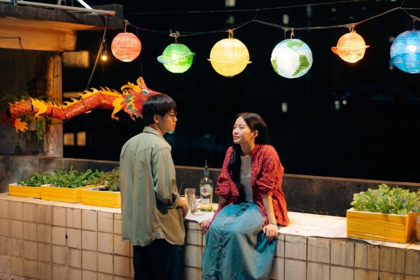 Cảm ơn người đã thức cùng tôi: ai thực tế, ai mộng mơ? - Ảnh 1.
