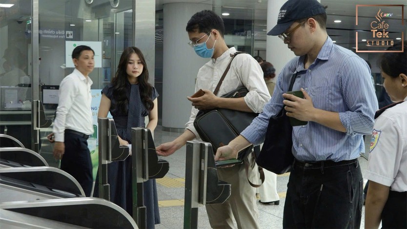 Apple Express ra mắt: Đi metro nhanh hơn, “chạm là qua”, chưa đầy 2 giây soát vé - Ảnh 4.