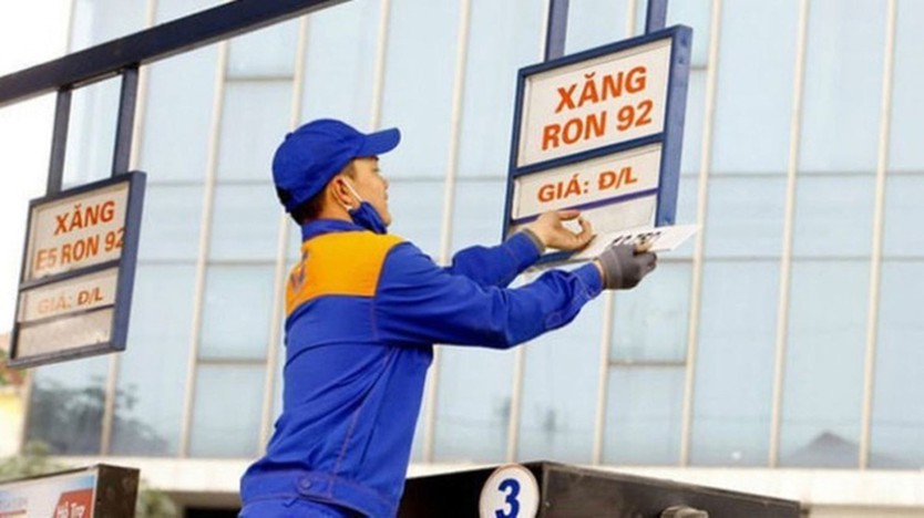 Thị trường ngày 26/3: Vàng tiếp tục tăng chóng mặt, giá xăng, dầu giảm mạnh - Ảnh 4.