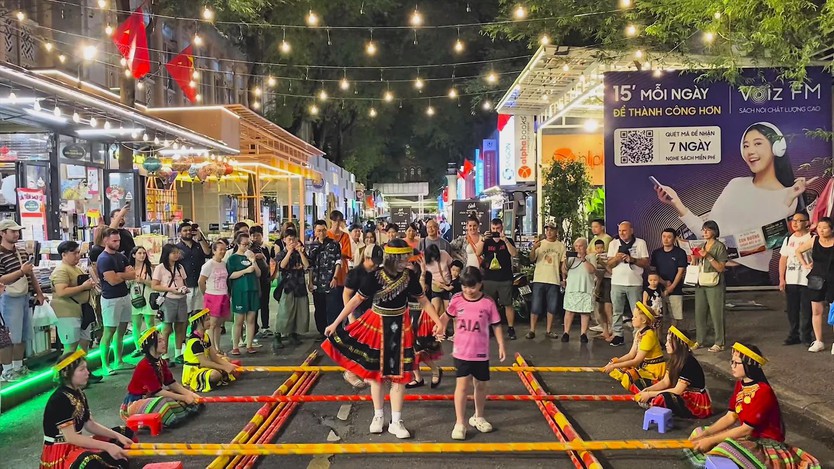 Đường Sách TP. Hồ Chí Minh: Doanh thu hơn 62 tỉ đồng, bước vào giai đoạn phát triển mới - Ảnh 1.