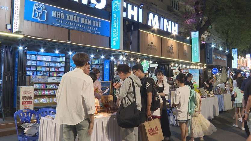 Ngày hội Sách và Văn hóa đêm: Nơi giao thoa giữa giá trị truyền thống và hơi thở đương đại - Ảnh 1.