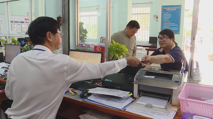 Chuyển đổi số từ cấp cơ sở: Khoảng cách giữa yêu cầu và thực tiễn - Ảnh 2.