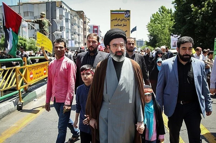 Con trai ông Khamenei - Mojtaba Khamenei là ứng cử viên nổi bật nhất cho vị trí lãnh tụ tối cao Iran - Ảnh 2.