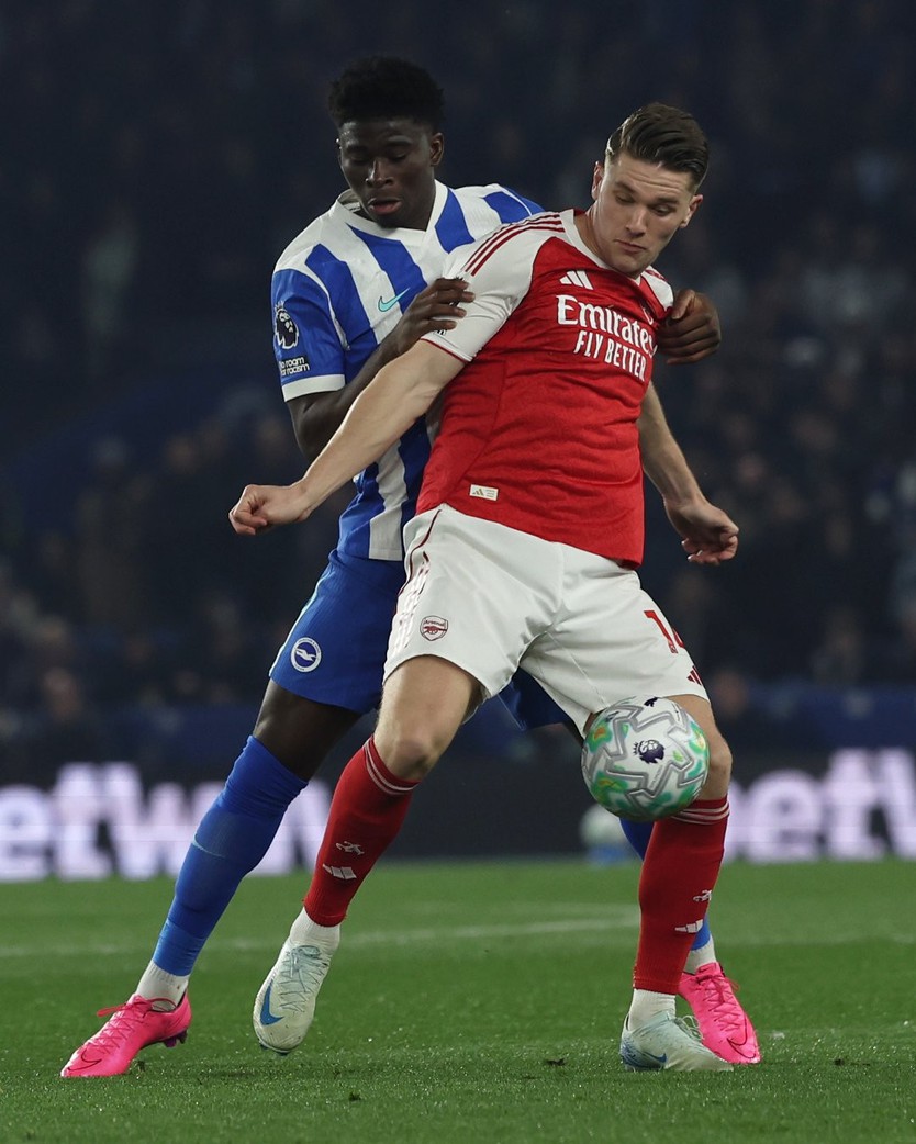 Đánh bại Brighton, Arsenal cho Man City "ngửi khói"- Ảnh 6.