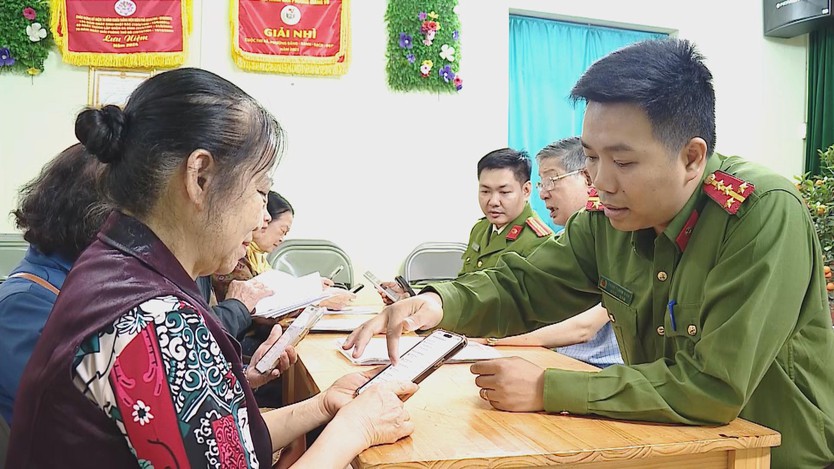 Ứng dụng dữ liệu dân cư và VNeID: Bước tiến mới trong công tác lập danh sách cử tri- Ảnh 4.