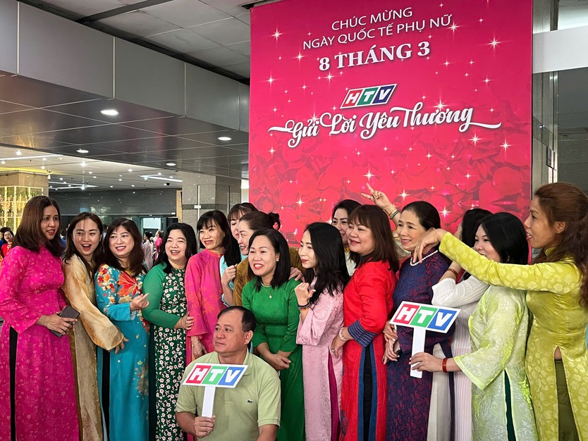 HTV hưởng ứng Tuần lễ Áo dài, chào mừng Ngày Quốc tế Phụ nữ 8/3 - Ảnh 6.