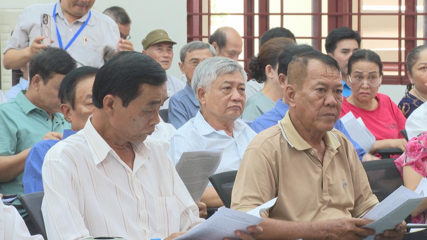 Ứng cử viên đại biểu Quốc hội và HĐND TP. Hồ Chí Minh tiếp xúc cử tri phường Phú Thạnh - Ảnh 3.