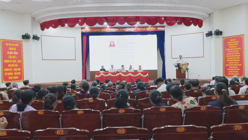 Ứng cử viên đại biểu HĐND TP. Hồ Chí Minh tiếp xúc cử tri tại xã Dầu Tiếng và xã Long Hòa - Ảnh 1.