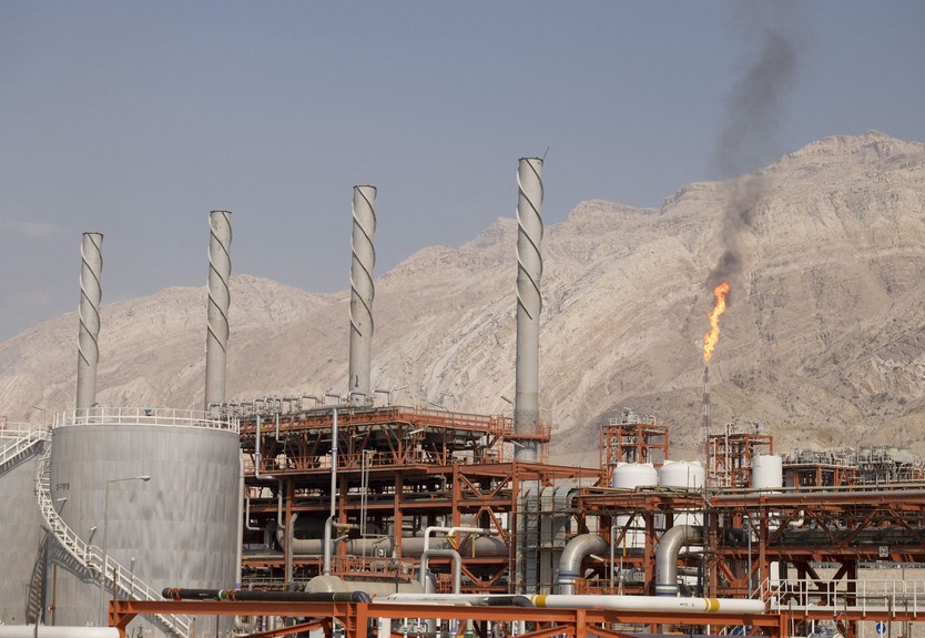 Giá dầu thế giới tăng gần 20%, vượt 110 USD do chiến tranh Mỹ - Iran - Ảnh 1.