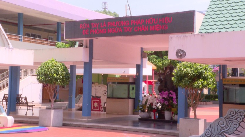 Kiểm soát tay chân miệng - “Chốt chặn” từ cổng trường mầm non - Ảnh 1.