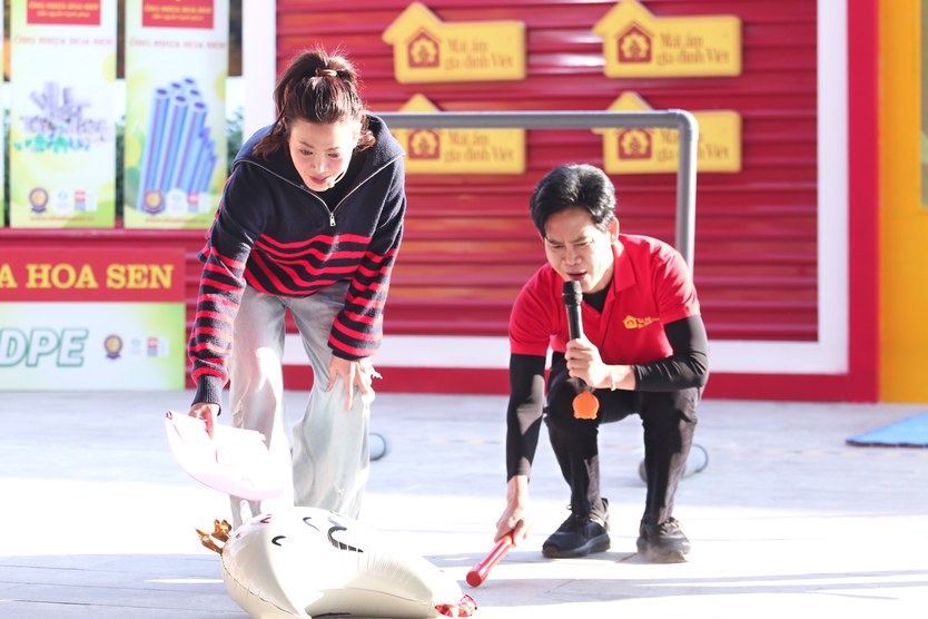 "Mái ấm gia đình Việt" tập 6 trao hơn 330 triệu đồng cho các em nhỏ mồ côi - Ảnh 6.