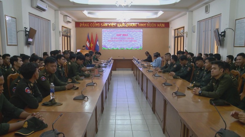Thắt chặt tình hữu nghị Việt Nam - Lào - Campuchia nhân dịp Tết cổ truyền- Ảnh 3.