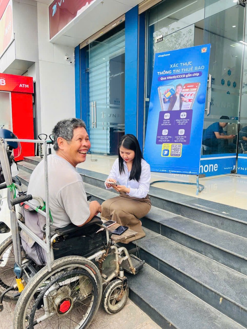 Các nhà mạng hỗ trợ người dân đăng ký trong ngày đầu xác thực thông tin thuê bao  - Ảnh 3.