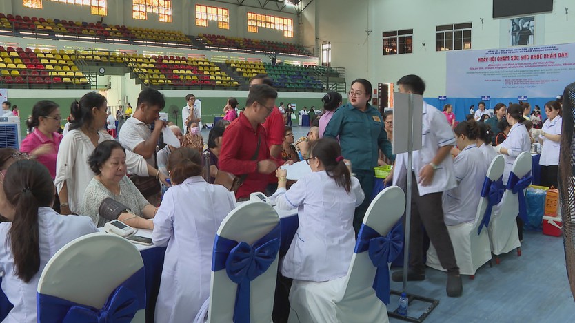 TP. Hồ Chí Minh ra quân khám sức khỏe toàn dân quy mô lớn nhất từ trước đến nay - Ảnh 2.