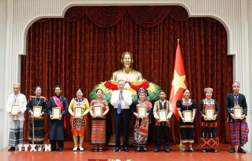 Tổng Bí thư, Chủ tịch nước: Già làng, trưởng bản góp phần củng cố khối đại đoàn kết toàn dân tộc - Ảnh 1.
