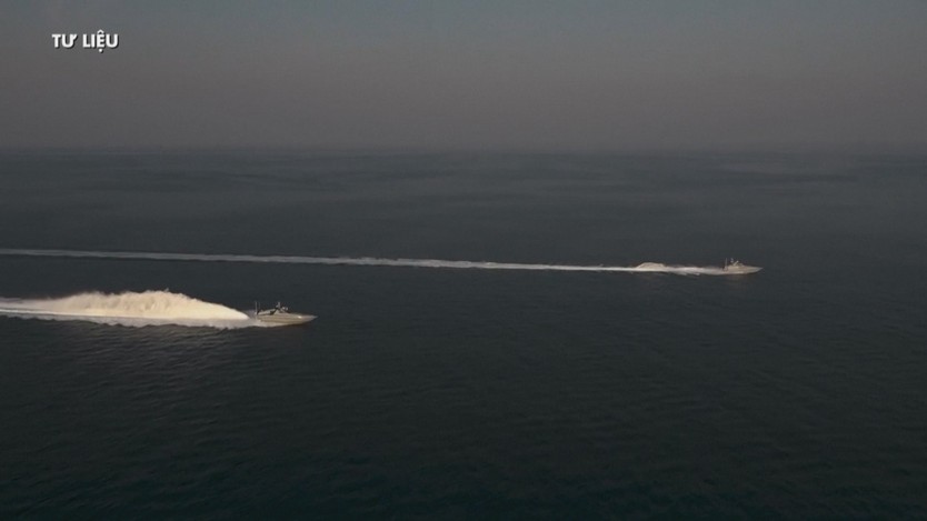 Iran cảnh báo tấn công tàu qua eo biển Hormuz- Ảnh 1.