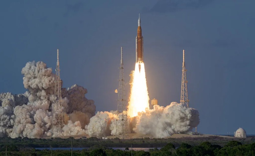 NASA triển khai sứ mệnh đưa người bay quanh Mặt Trăng - Ảnh 1.