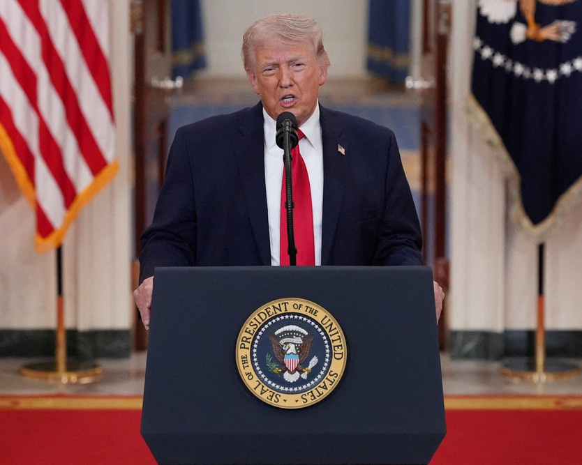 Ông Trump kêu gọi các nước mua dầu ở Trung Đông nên bảo vệ Eo biển Hormuz - Ảnh 1.