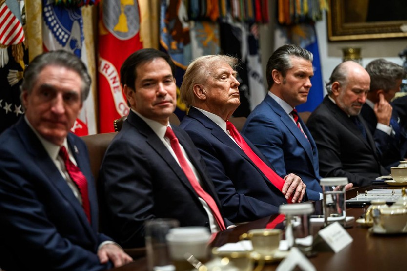 Ông Trump kêu gọi các nước mua dầu ở Trung Đông nên bảo vệ Eo biển Hormuz - Ảnh 3.