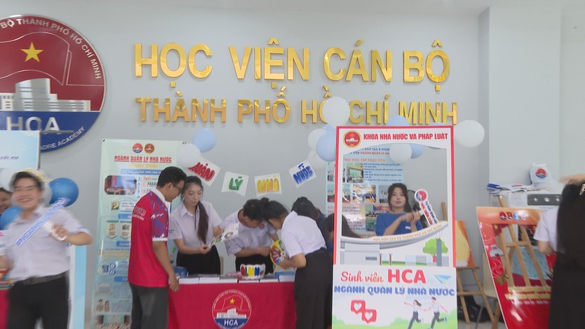 Trải nghiệm “Một ngày làm sinh viên” tại Học viện Cán bộ TP. Hồ Chí Minh - Ảnh 1.