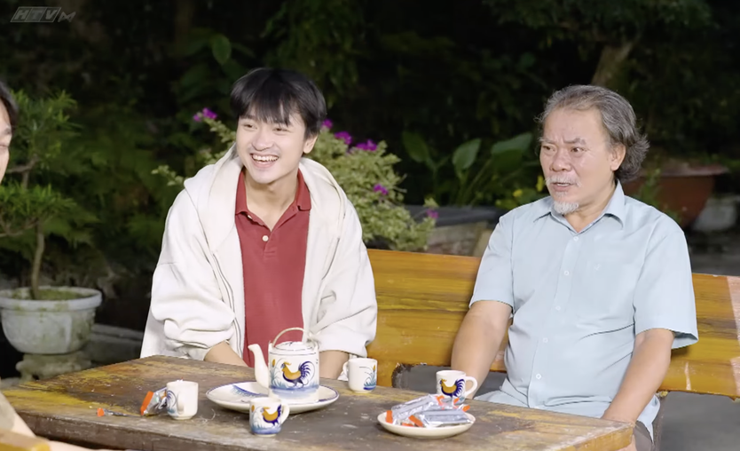 Lẹ không trễ tàu: Trốn văn nghệ, dính luôn tình người - Ảnh 8.