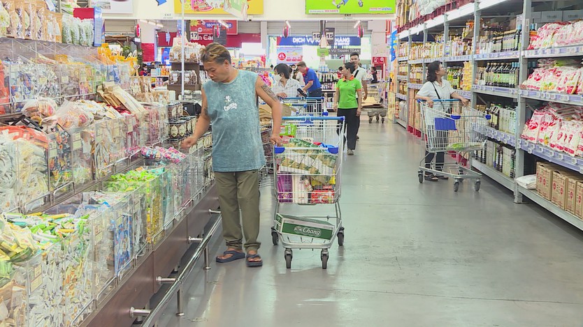 Thị trường bán lẻ TP. Hồ Chí Minh tăng tốc, "chạy đua" khuyến mãi dịp 30/4 - 1/5 - Ảnh 3.