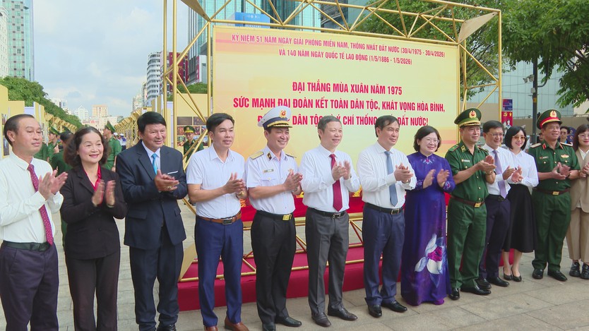 Ngắm nhìn một dải non sông và ký ức rực rỡ của TP. Hồ Chí Minh với hơn 300 tác phẩm triển lãm ảnh - Ảnh 1.