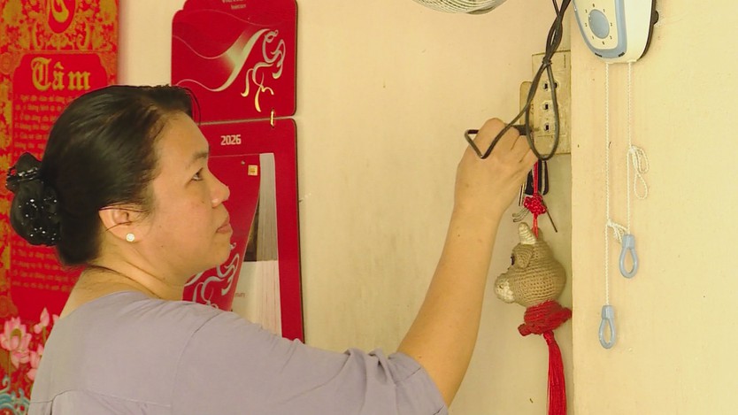 Người dân TP. Hồ Chí Minh chủ động tiết kiệm điện trong mùa nắng nóng - Ảnh 3.