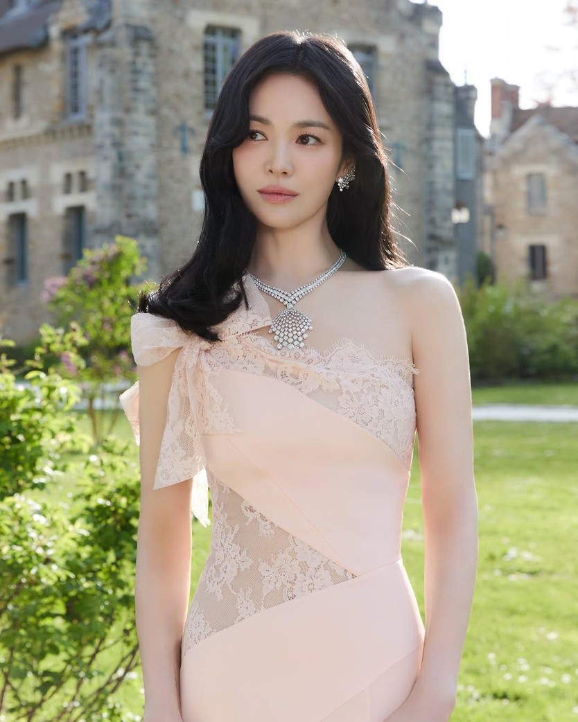 Song Hye Kyo, Lý Băng Băng và Sophie Marceau đọ sắc  tại Pháp - Ảnh 2.