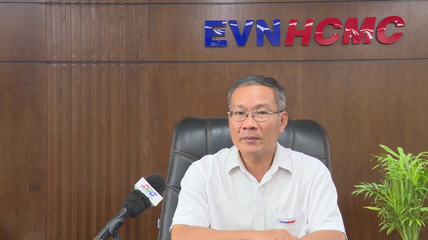 Nhiều biển quảng cáo lớn ngoài trời ở TP. Hồ Chí Minh tắt điện từ 22 giờ tới sáng - Ảnh 3.