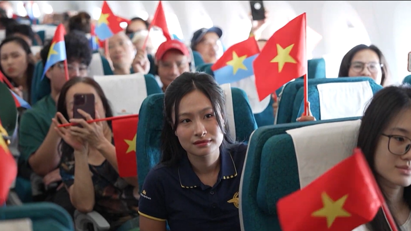 Chuyến bay tháng Tư mang theo niềm tự hào ngày đất nước thống nhất - Ảnh 7.