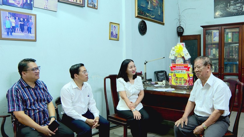 Đoàn lãnh đạo Ủy ban Mặt trận Tổ quốc Việt Nam TP. Hồ Chí Minh thăm nhân sĩ, cá nhân tiêu biểu - Ảnh 1.