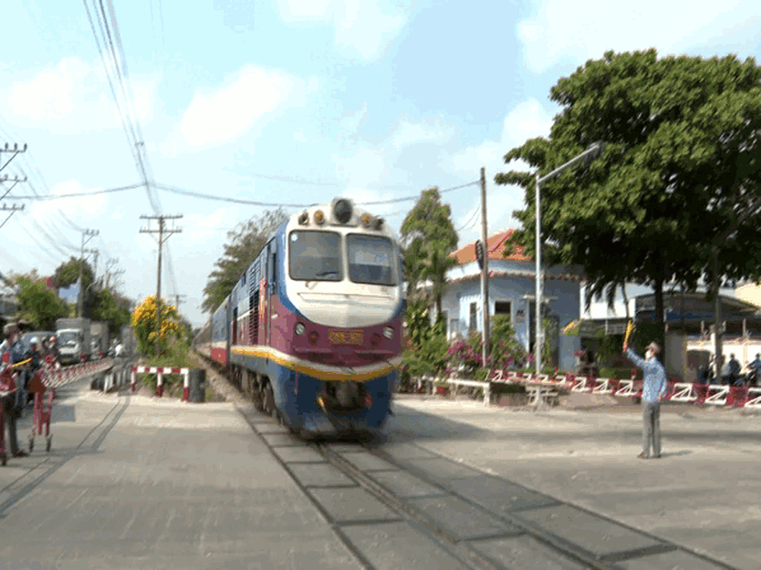 Từ hành lang đường sắt đến những tuyến đường hoa an toàn - Ảnh 1.