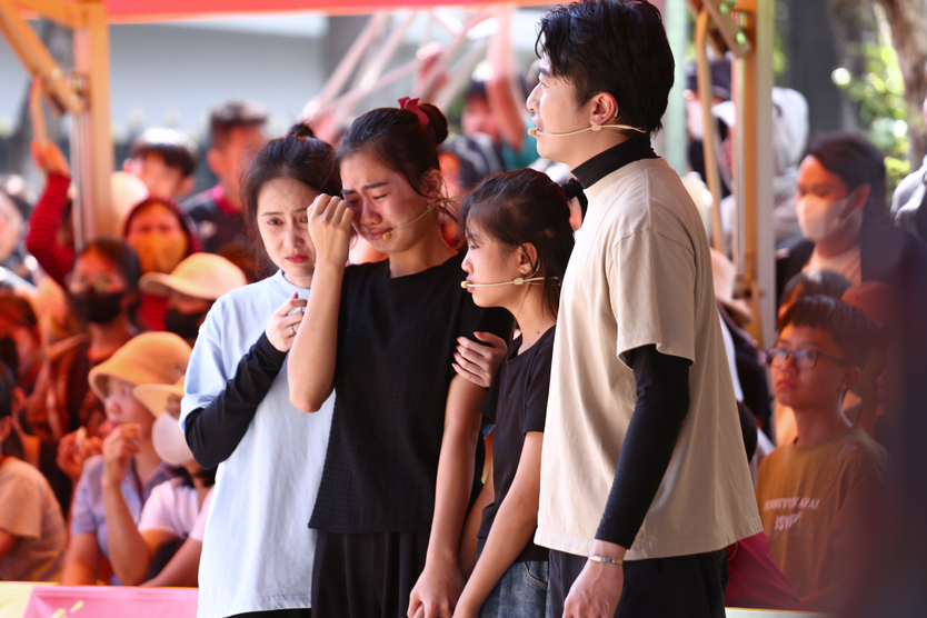 MC Thái Vũ đau lòng khi nghe cô bé tự trách vì không cứu được mẹ - Ảnh 5.