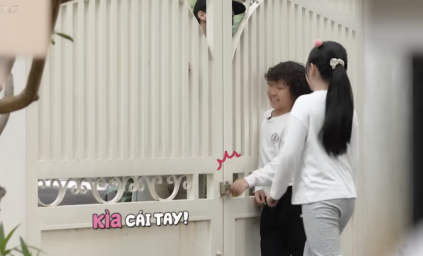 Mẹ vắng nhà, Ba là siêu nhân: Ca sĩ Tuấn Hưng dạy con kỹ năng "sinh tồn" trước người lạ - Ảnh 3.