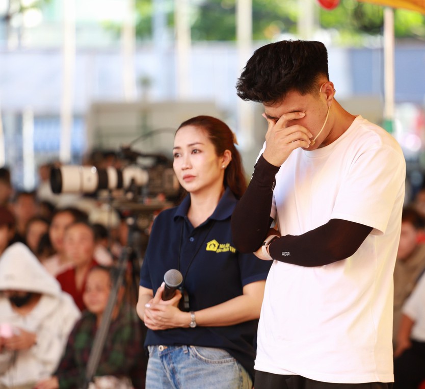 Rapper Phúc Du xúc động kể tuổi thơ cha mất sớm, mẹ bán bánh mì nuôi con - Ảnh 13.